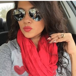 Meet your Posher, Iris